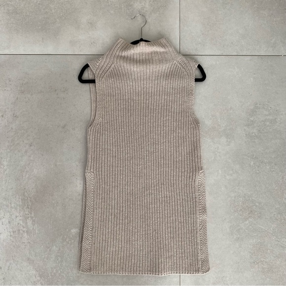 Sleeveless knit sweater - Picture 3 of 6
